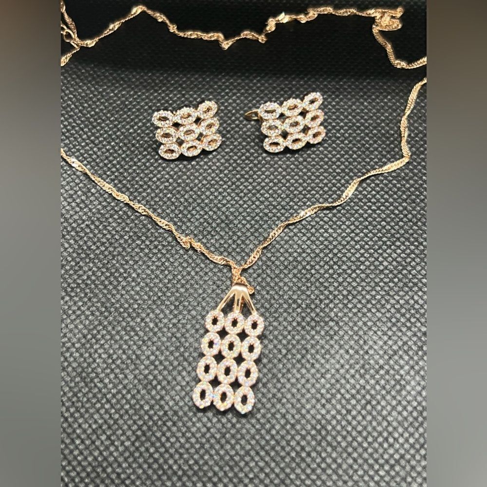 Radiant Elegance: 585 Rose Gold Plated Necklace with Zircon Accents" - Picture 14 of 15